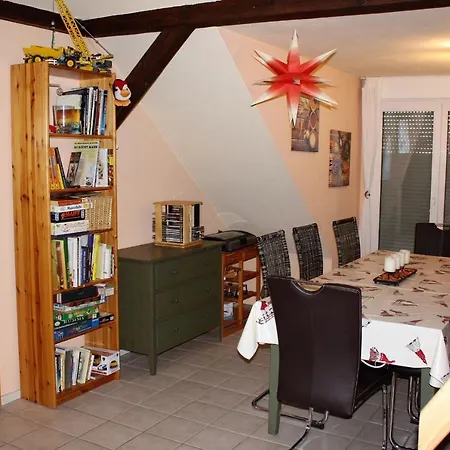2 Ferienwohnung Mit 7 Schlafmoglichkeiten * Дессау