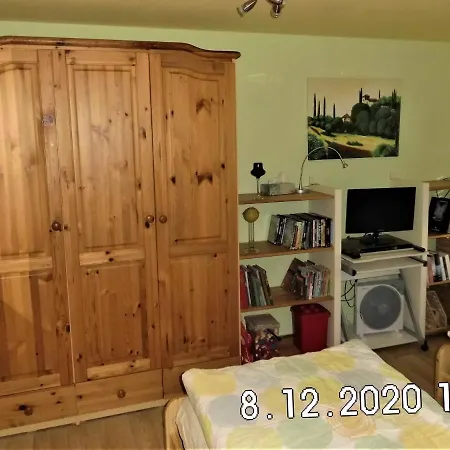 2 Ferienwohnung Mit 7 Schlafmoglichkeiten Апартаменты Дессау