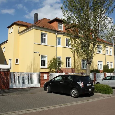 2 Ferienwohnung Mit 7 Schlafmoglichkeiten Дессау